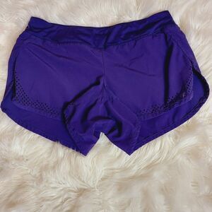 ‎Athleta laser cutout hem purple 3" running shorts